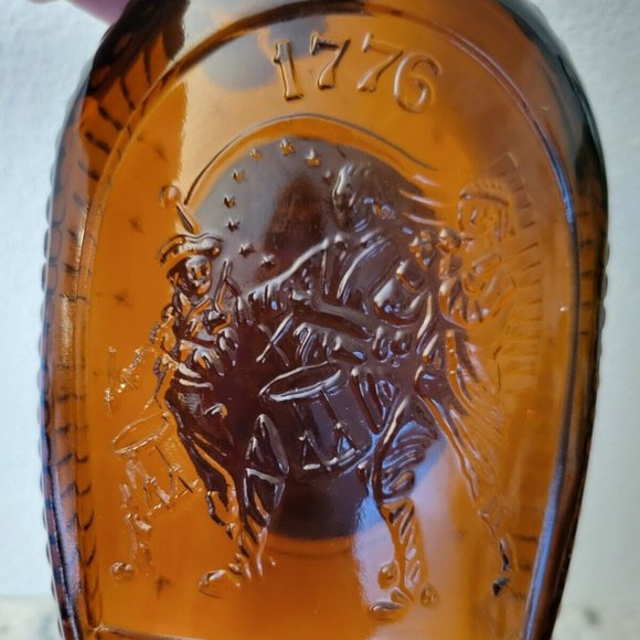 Vintage Log Cabin Syrup Amber Glass Bottle Bicentennial Flask - Flag/Drum/Fife - Picture 2 of 5